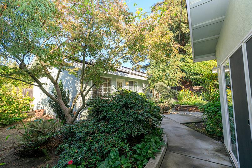 7004 Hillcrest Dr, Modesto, CA 95356