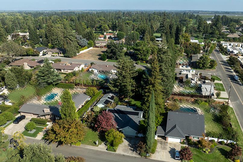 7004 Hillcrest Dr, Modesto, CA 95356