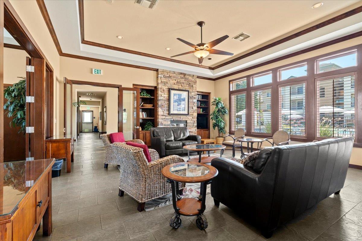 1360 Shady Ln #1022, Turlock, CA 95382