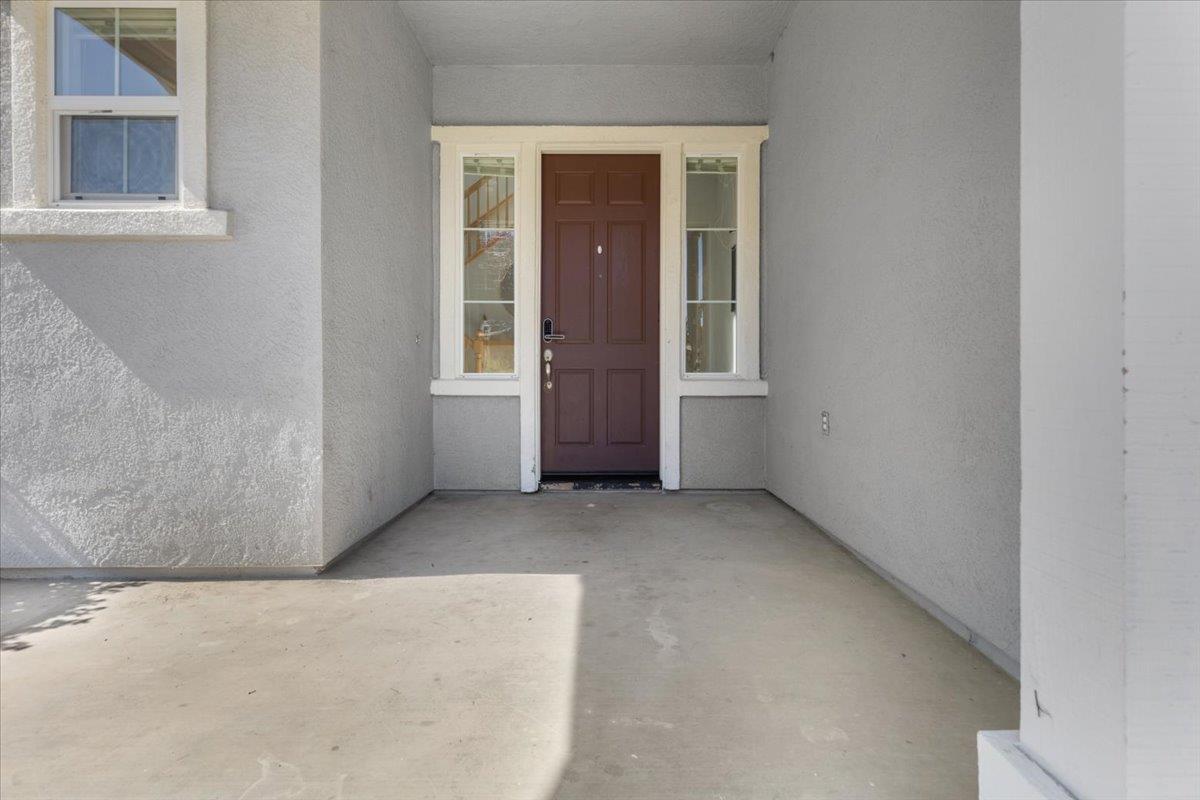 20855 Grapevine Dr, Patterson, CA 95363