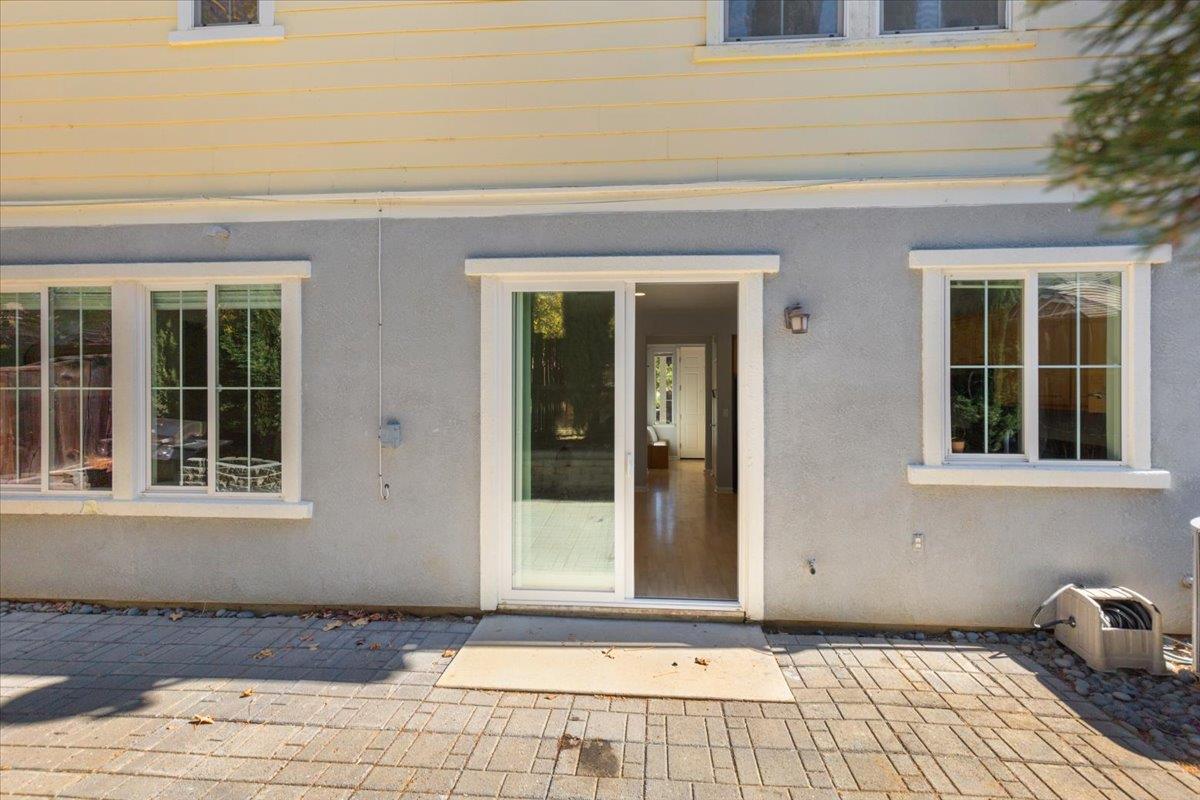 20855 Grapevine Dr, Patterson, CA 95363