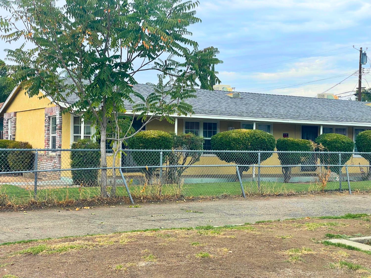 3331 3337 E Clinton Ave, Fresno, CA 93703