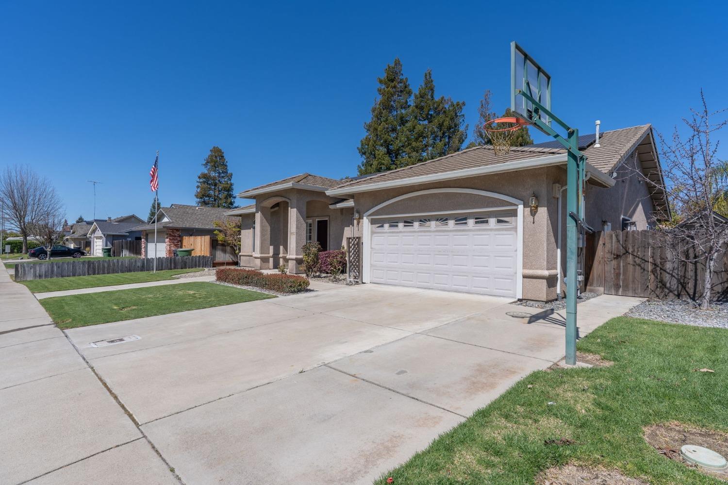 1153 E Milgeo, Ripon, CA 95366