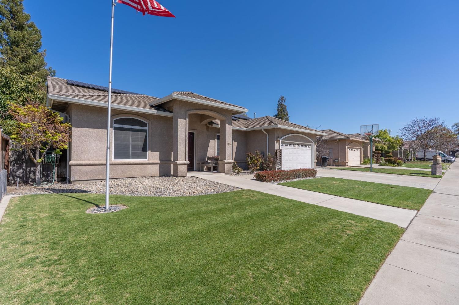 1153 E Milgeo, Ripon, CA 95366