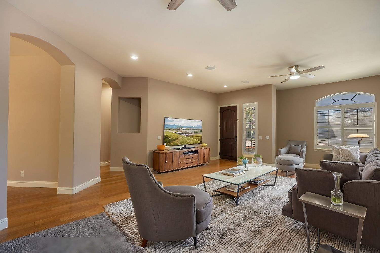 1153 E Milgeo, Ripon, CA 95366