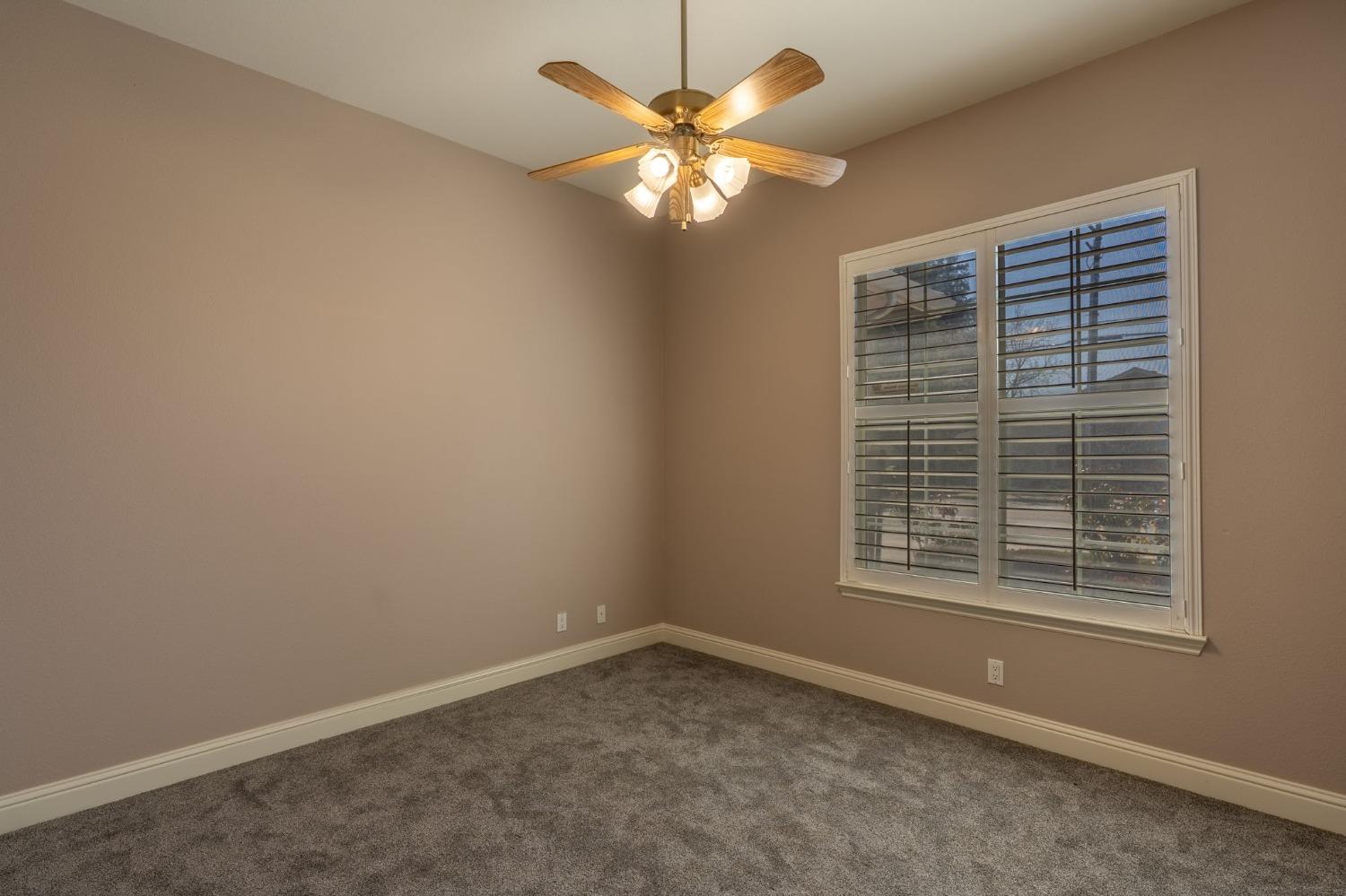 1153 E Milgeo, Ripon, CA 95366