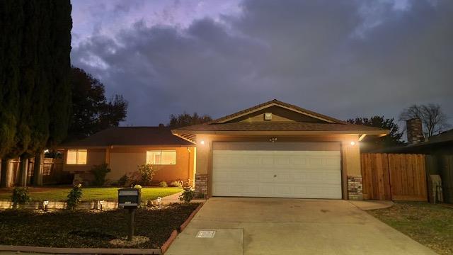 1813 Murrietta Ln, Modesto, CA 95355