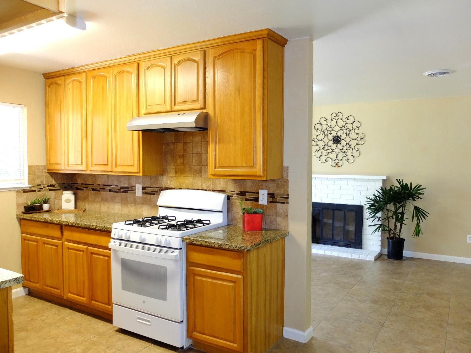 1813 Murrietta Ln, Modesto, CA 95355