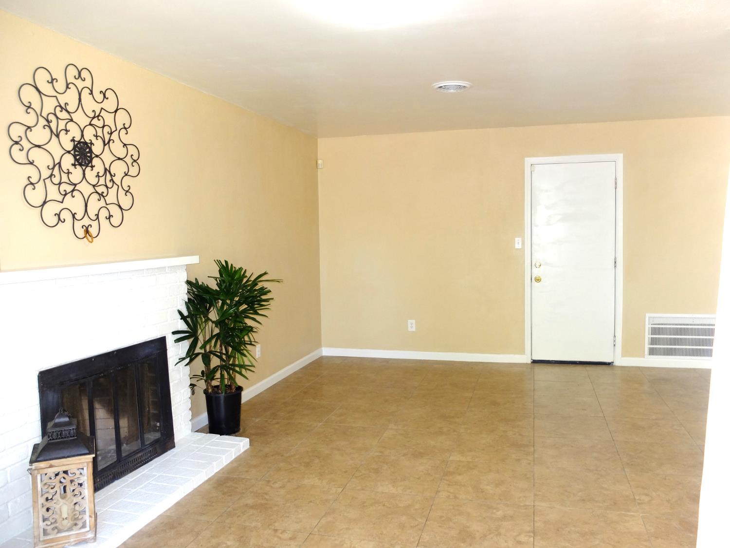 1813 Murrietta Ln, Modesto, CA 95355