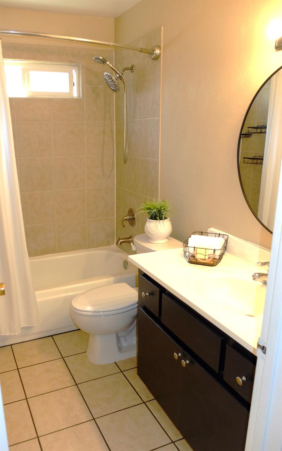 1813 Murrietta Ln, Modesto, CA 95355