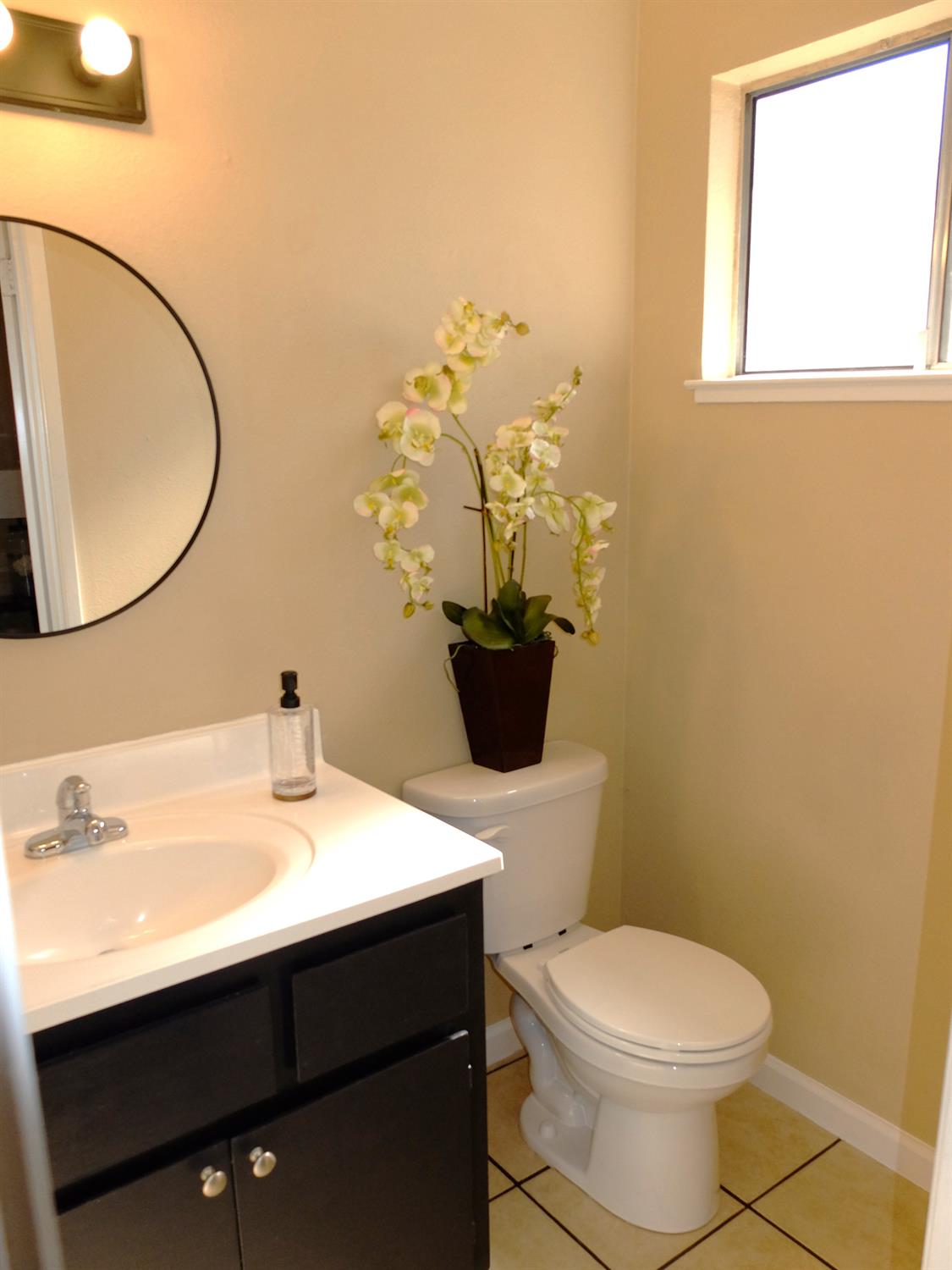 1813 Murrietta Ln, Modesto, CA 95355