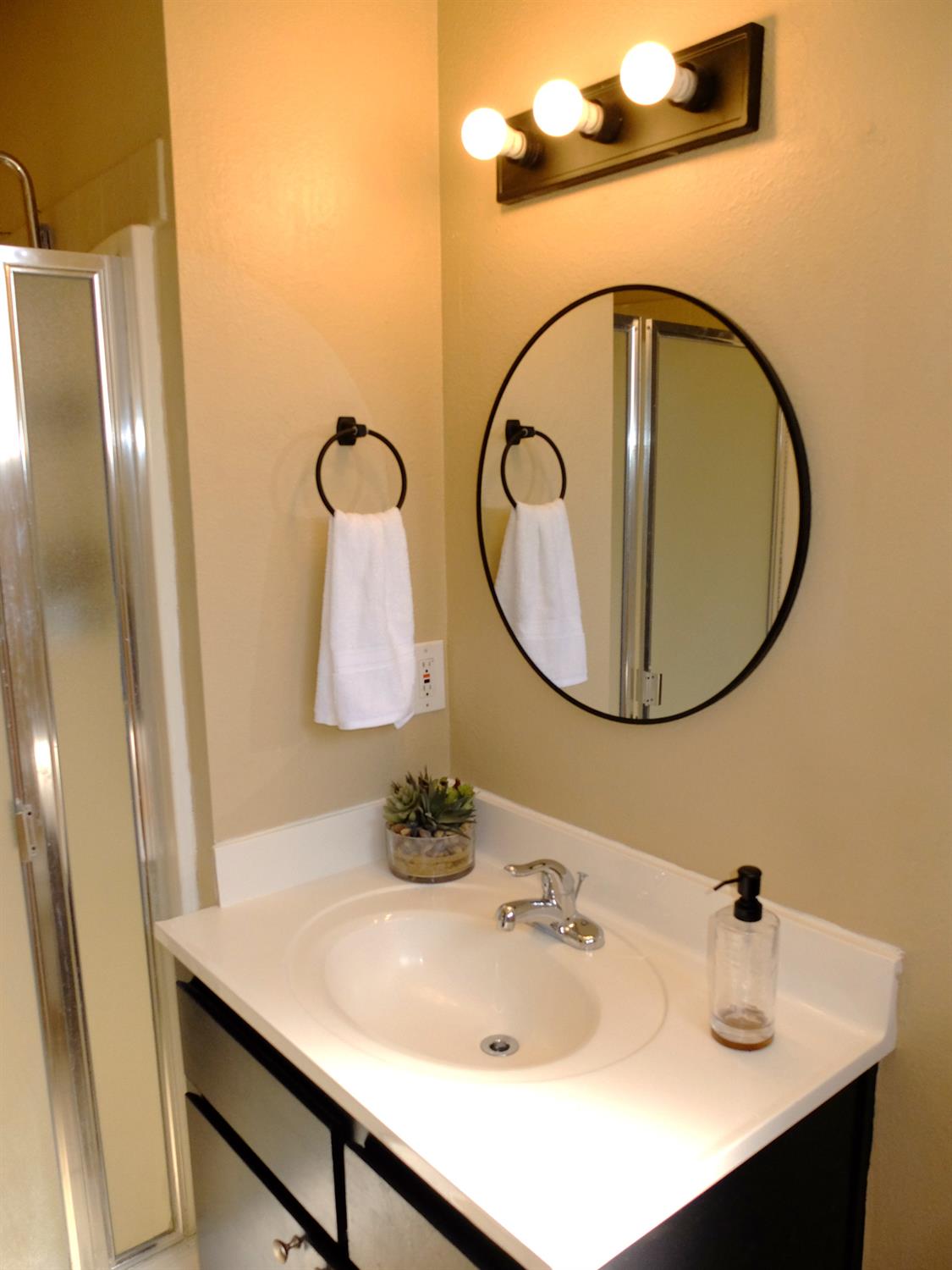 1813 Murrietta Ln, Modesto, CA 95355