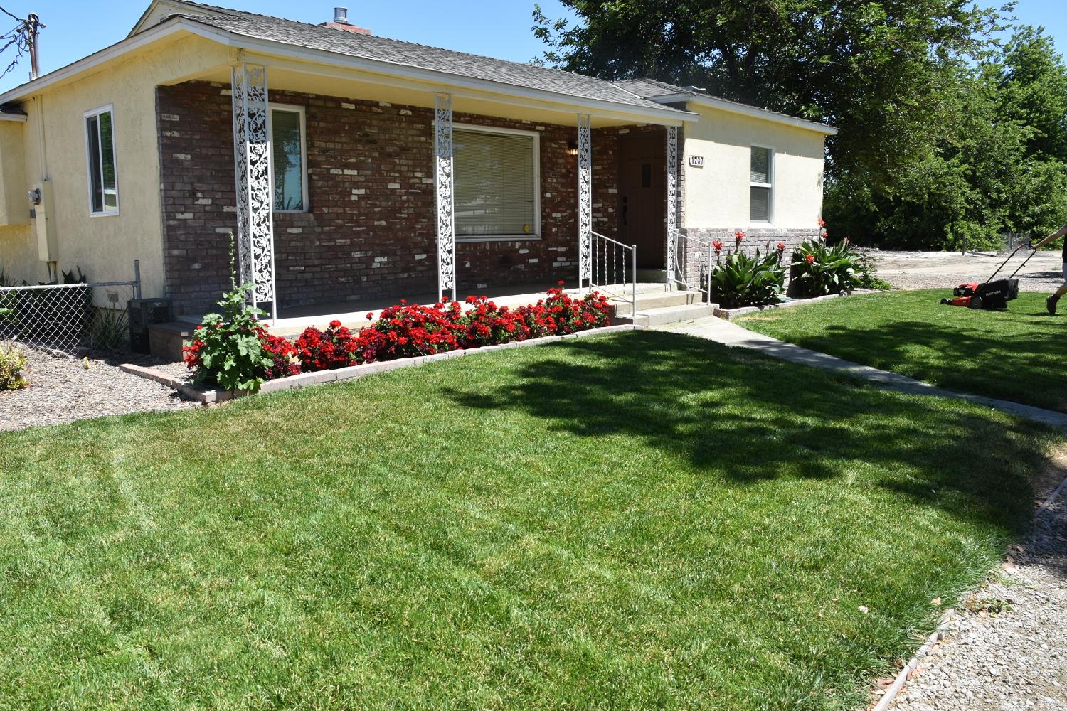 1237 W Keyes Rd, Modesto, CA 95358