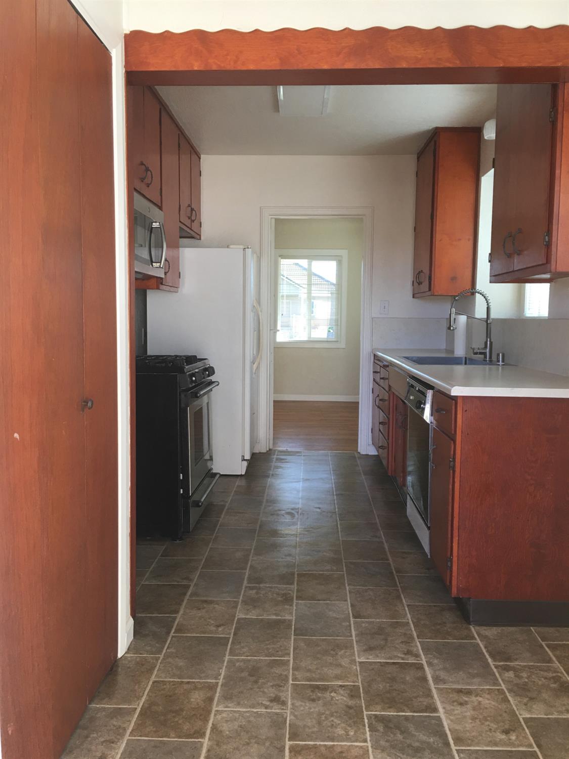 1237 W Keyes Rd, Modesto, CA 95358