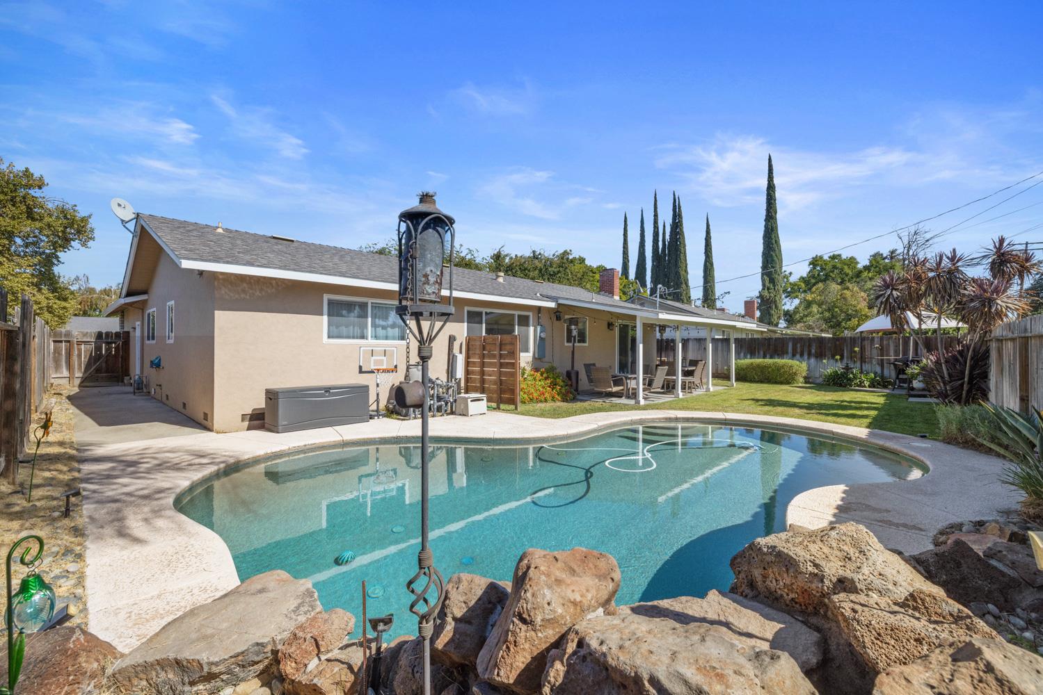 1612 Angelene Dr, Modesto, CA 95355