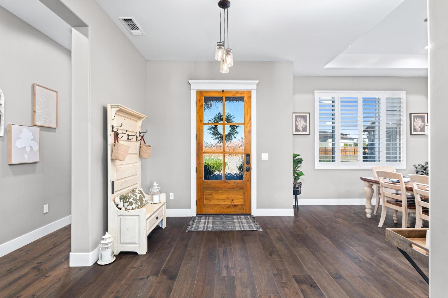 1842 E Palm Tree Ln, Manteca, CA 95336