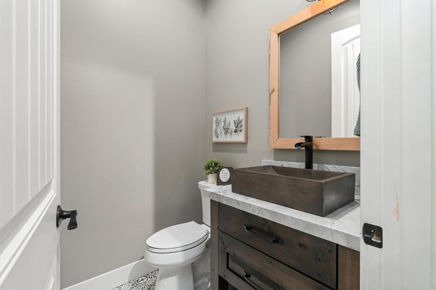 1842 E Palm Tree Ln, Manteca, CA 95336