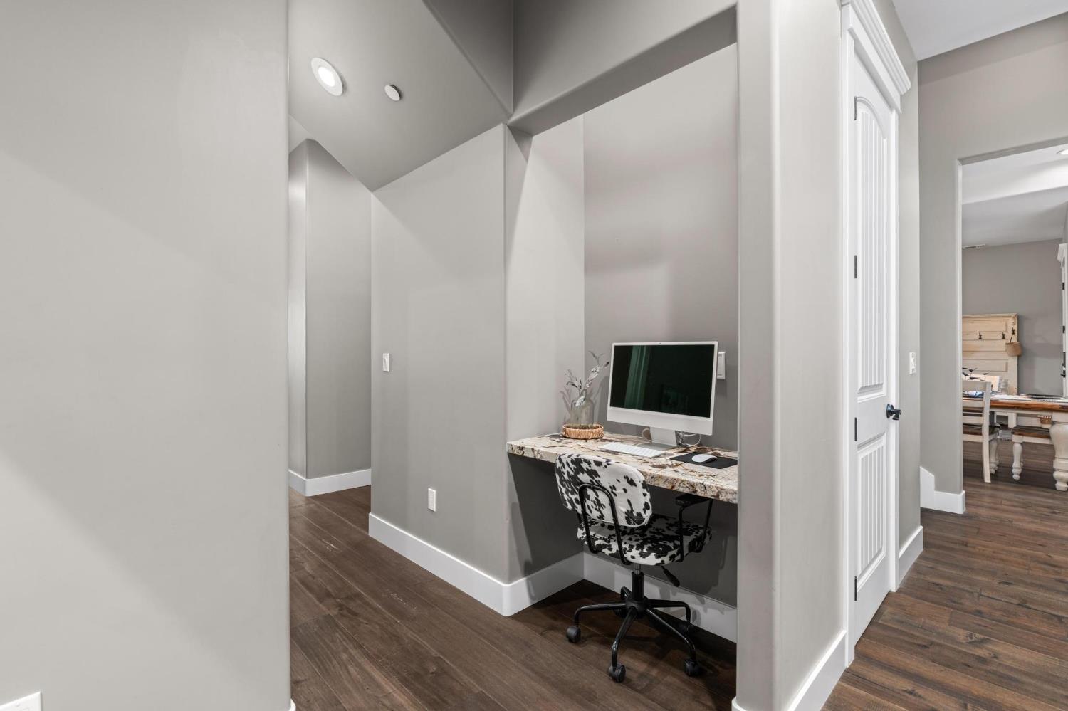 1842 E Palm Tree Ln, Manteca, CA 95336