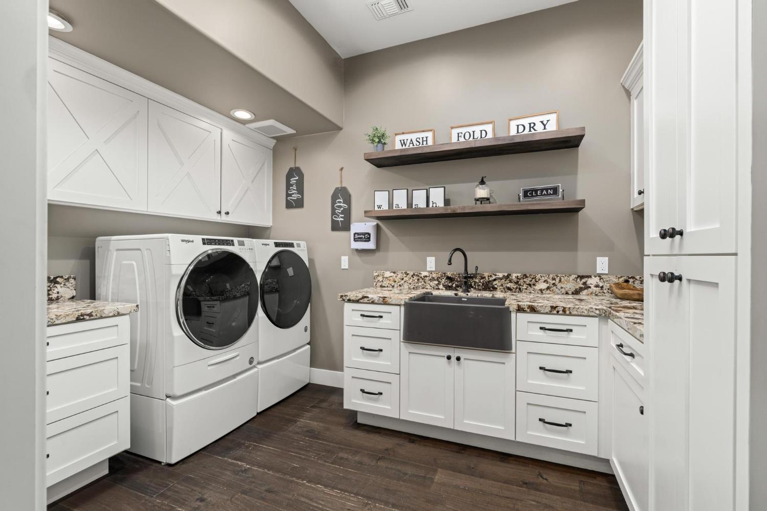 1842 E Palm Tree Ln, Manteca, CA 95336