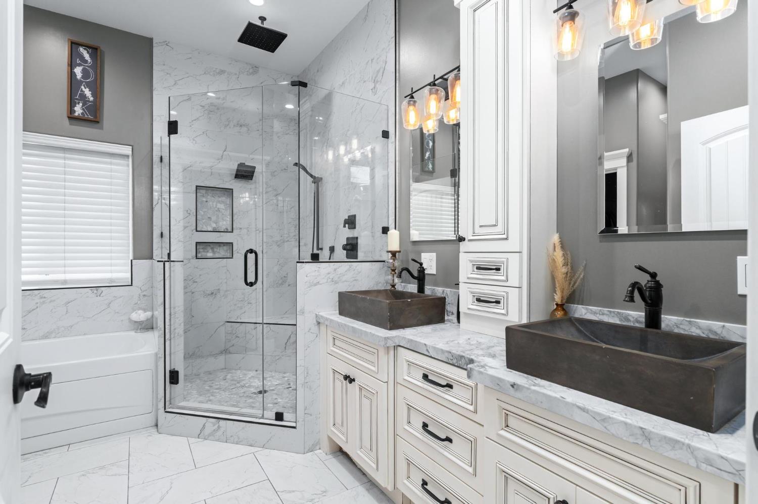 1842 E Palm Tree Ln, Manteca, CA 95336