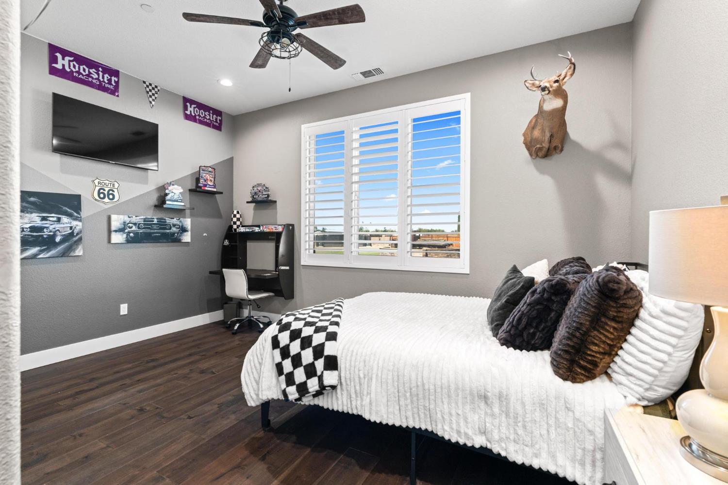 1842 E Palm Tree Ln, Manteca, CA 95336