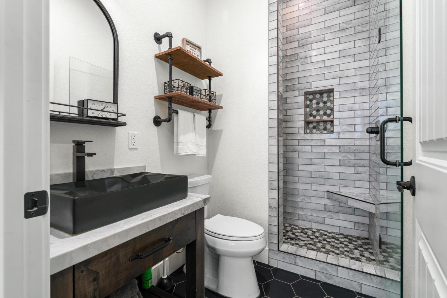 1842 E Palm Tree Ln, Manteca, CA 95336