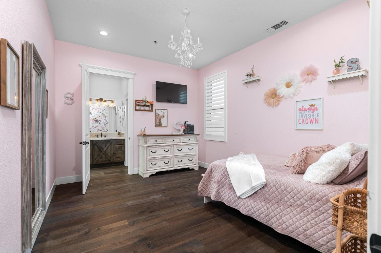 1842 E Palm Tree Ln, Manteca, CA 95336