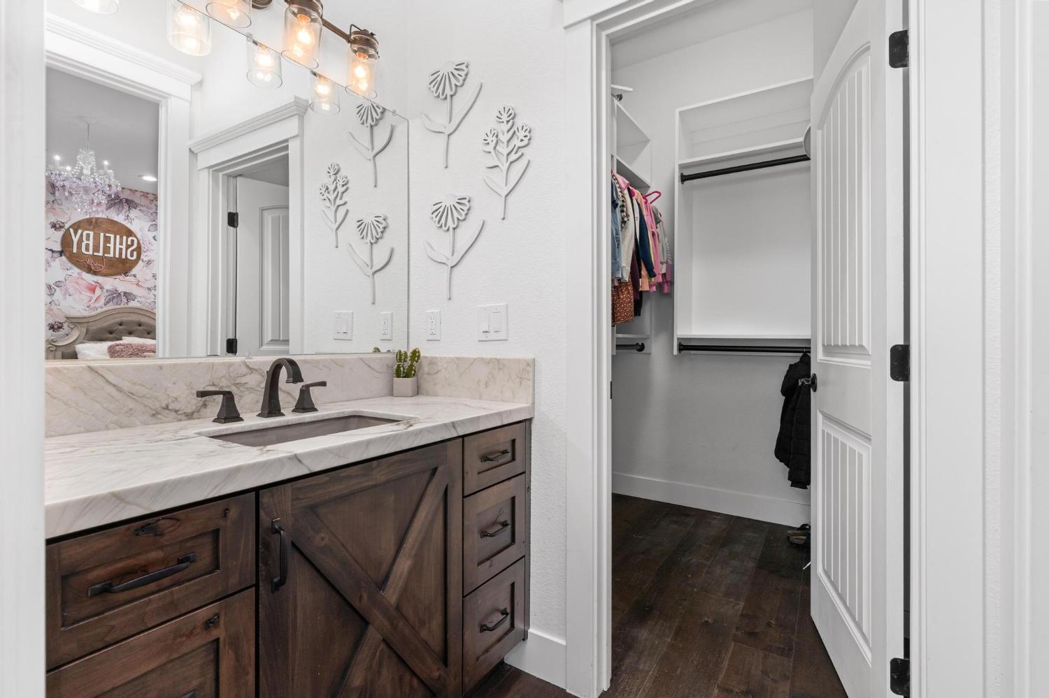 1842 E Palm Tree Ln, Manteca, CA 95336