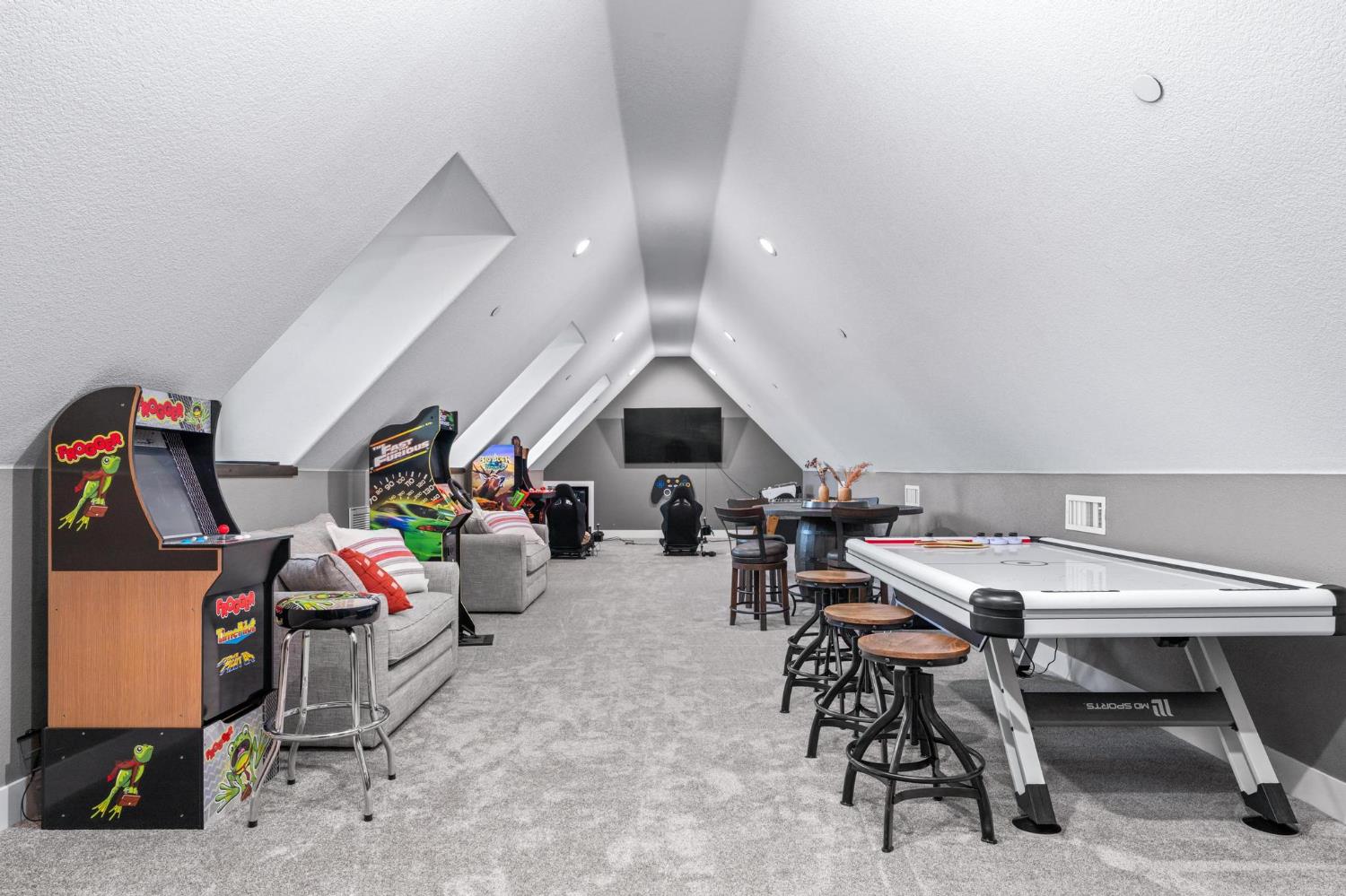 1842 E Palm Tree Ln, Manteca, CA 95336