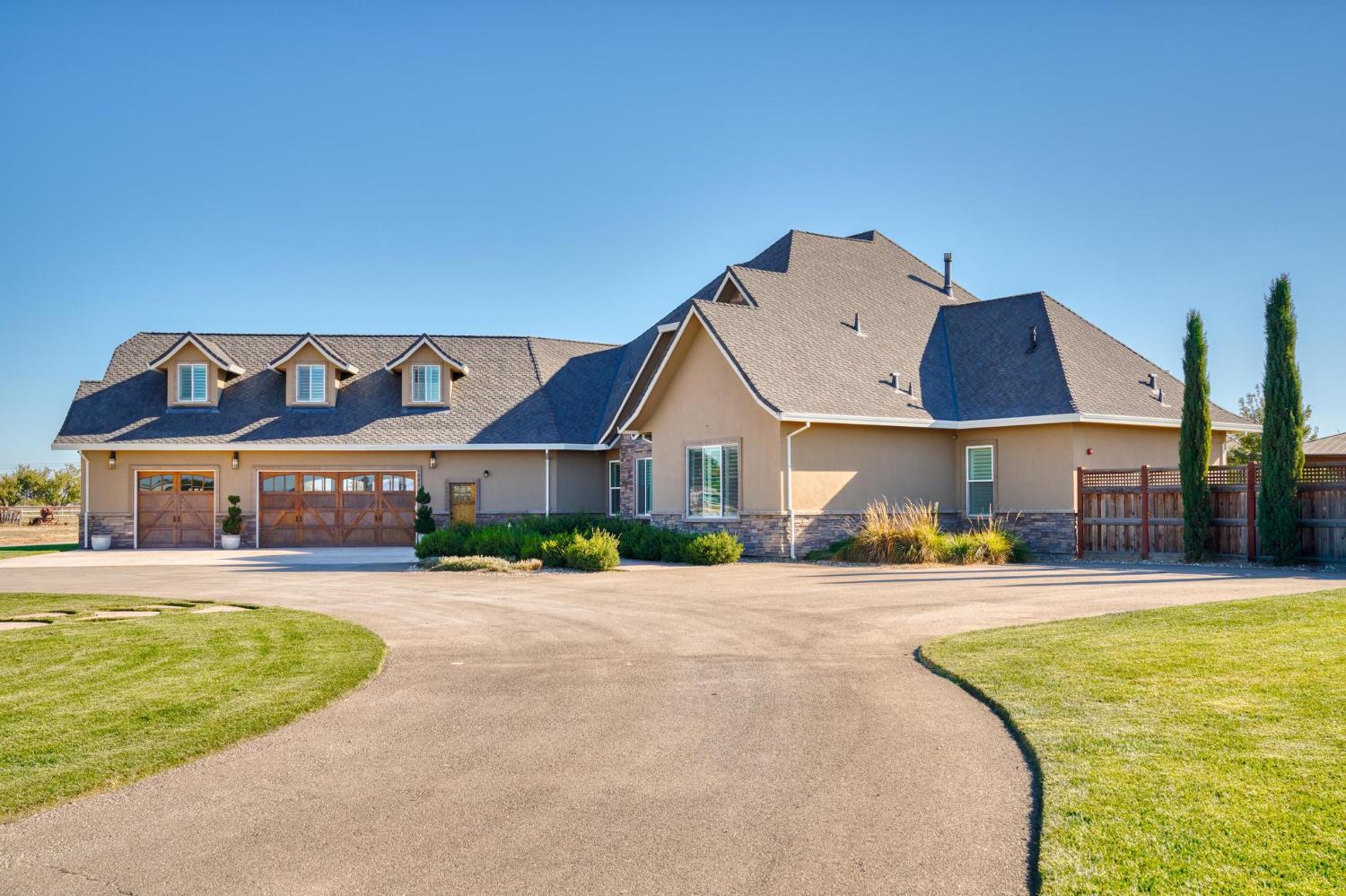 1842 E Palm Tree Ln, Manteca, CA 95336