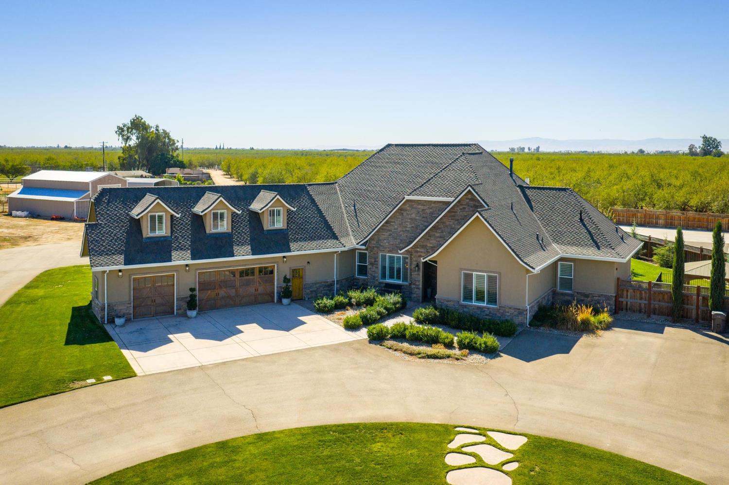 1842 E Palm Tree Ln, Manteca, CA 95336