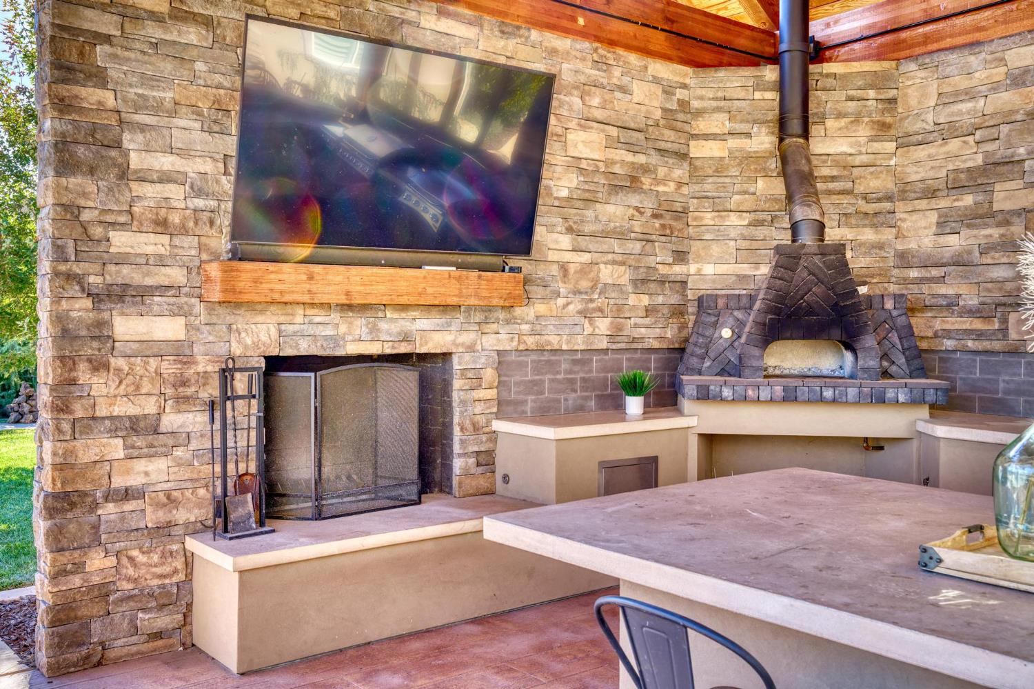 1842 E Palm Tree Ln, Manteca, CA 95336