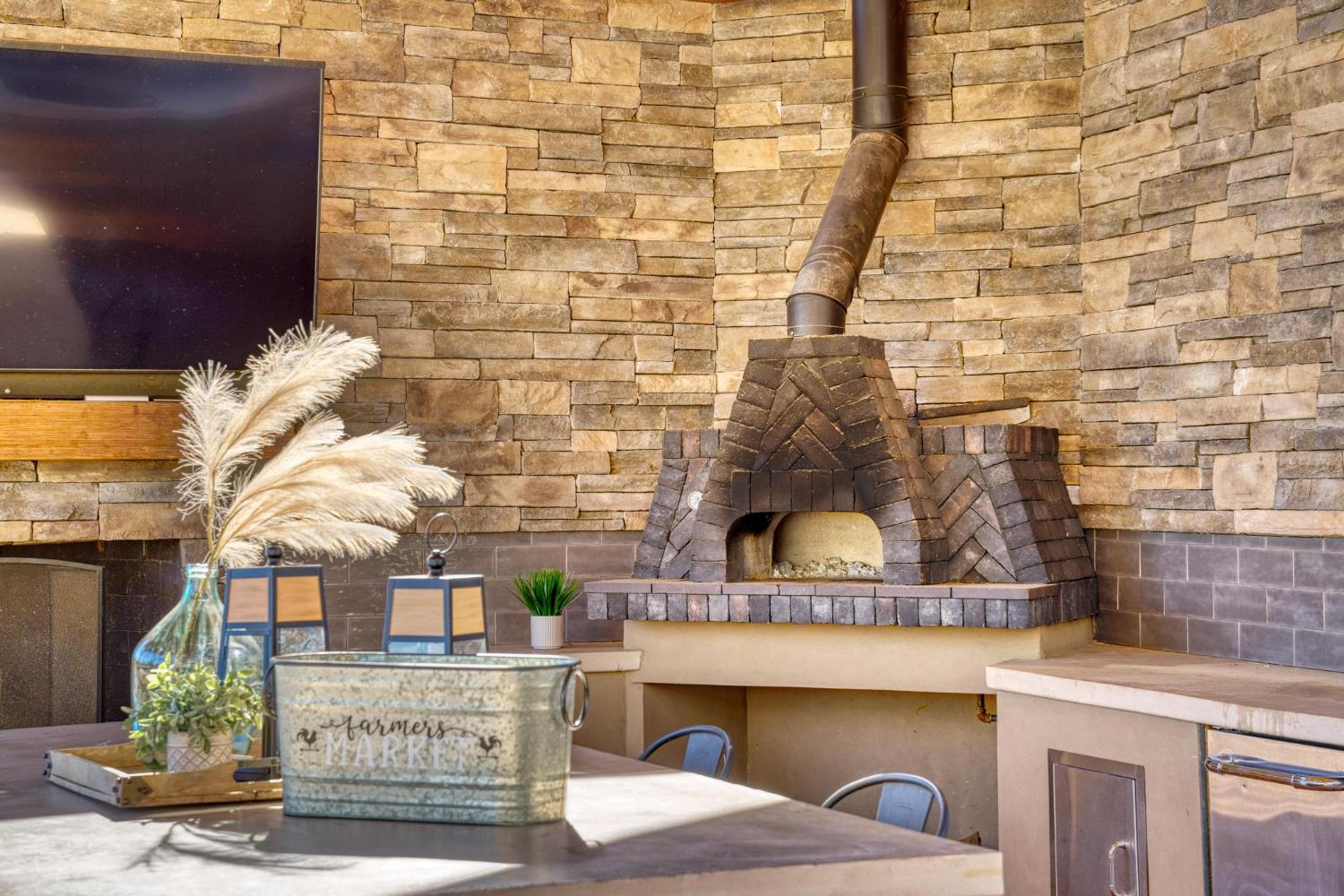 1842 E Palm Tree Ln, Manteca, CA 95336