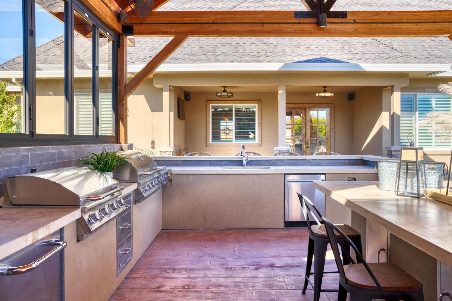 1842 E Palm Tree Ln, Manteca, CA 95336