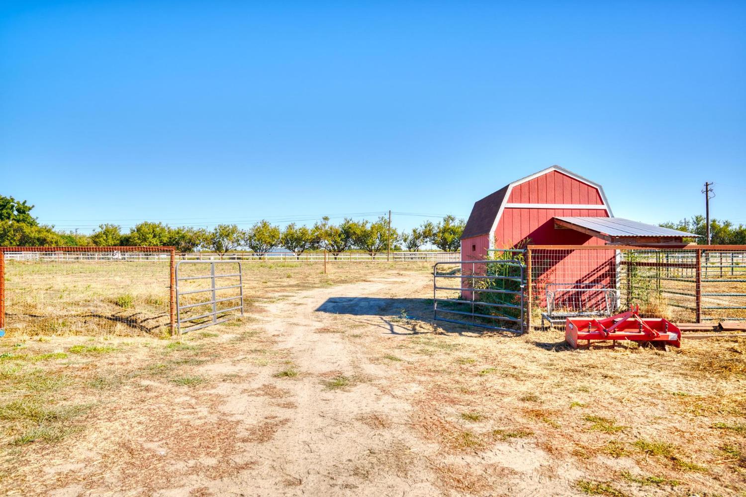 1842 E Palm Tree Ln, Manteca, CA 95336