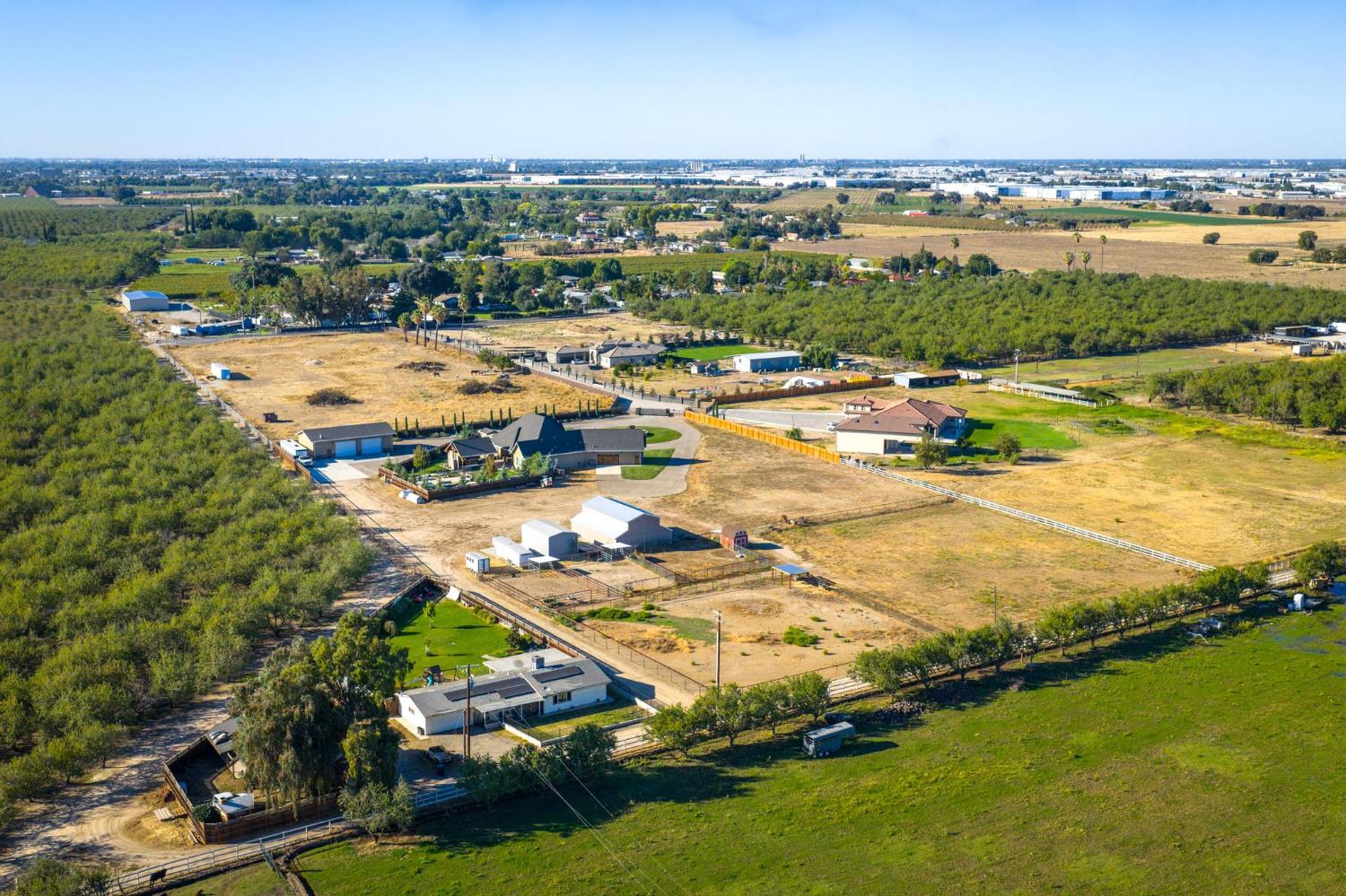 1842 E Palm Tree Ln, Manteca, CA 95336