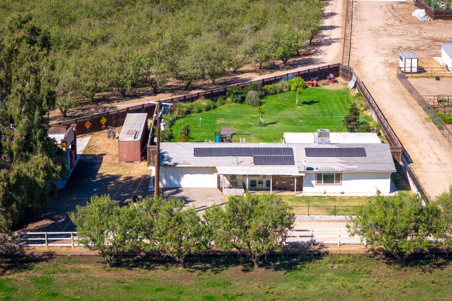 1842 E Palm Tree Ln, Manteca, CA 95336