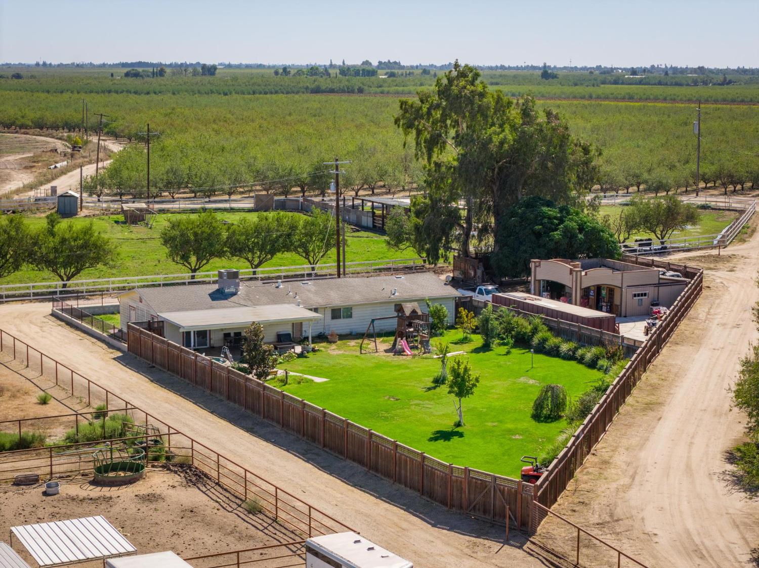 1842 E Palm Tree Ln, Manteca, CA 95336