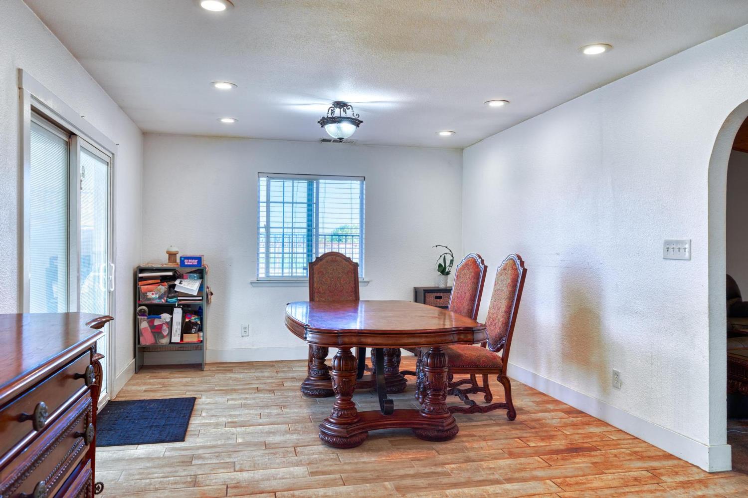 1842 E Palm Tree Ln, Manteca, CA 95336