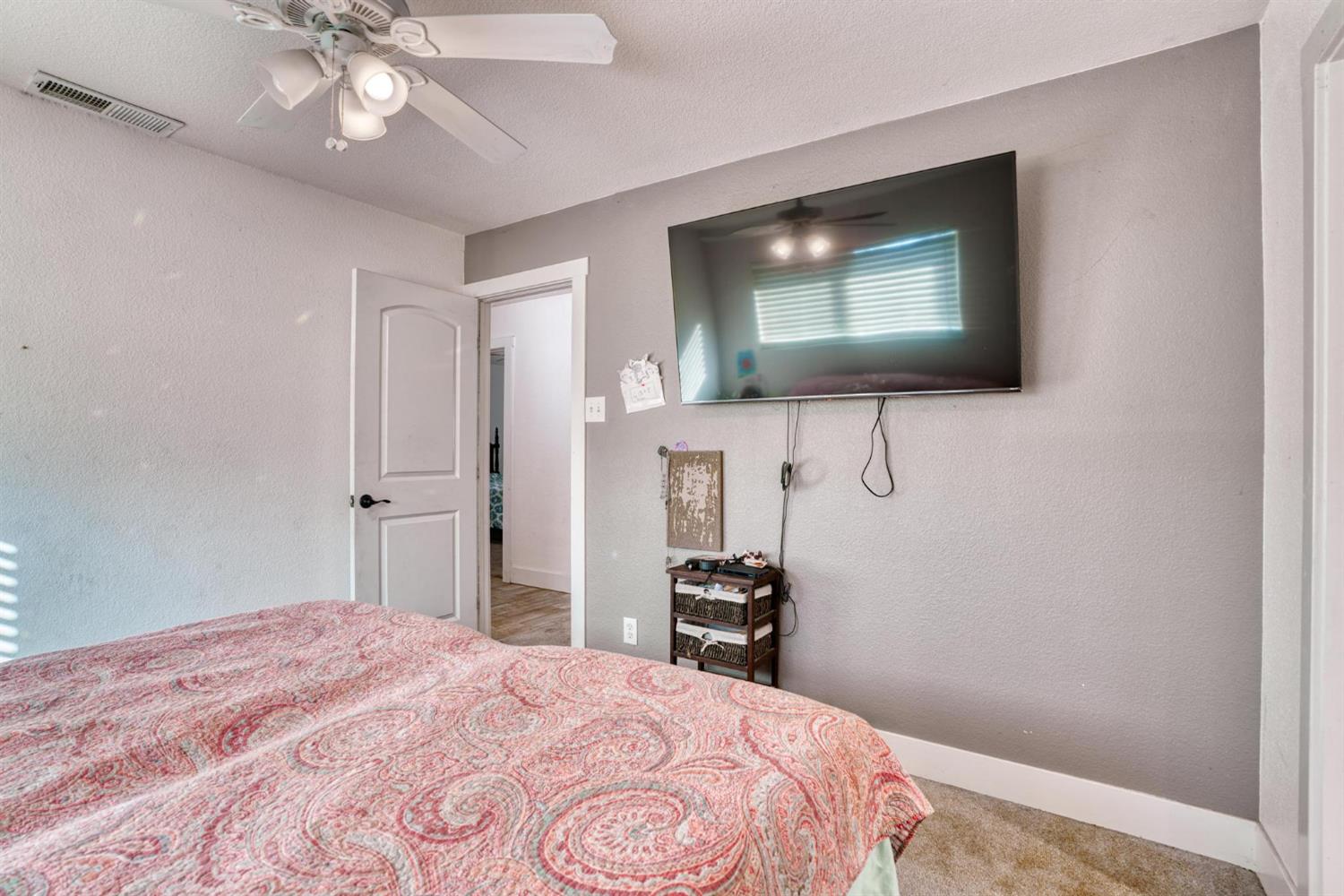 1842 E Palm Tree Ln, Manteca, CA 95336