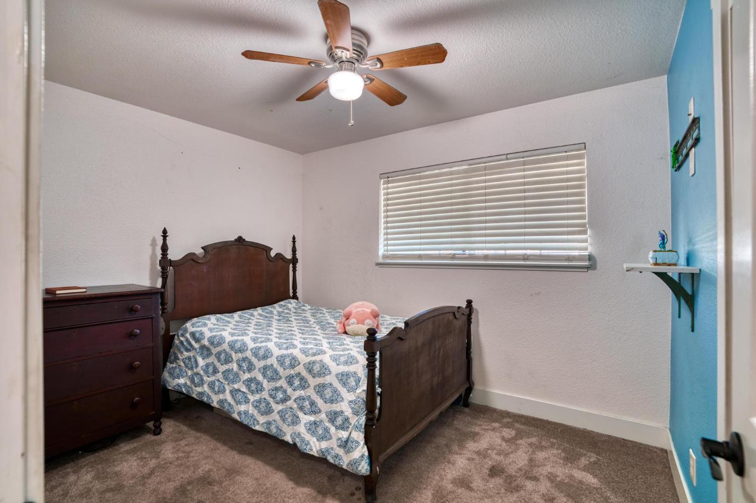 1842 E Palm Tree Ln, Manteca, CA 95336