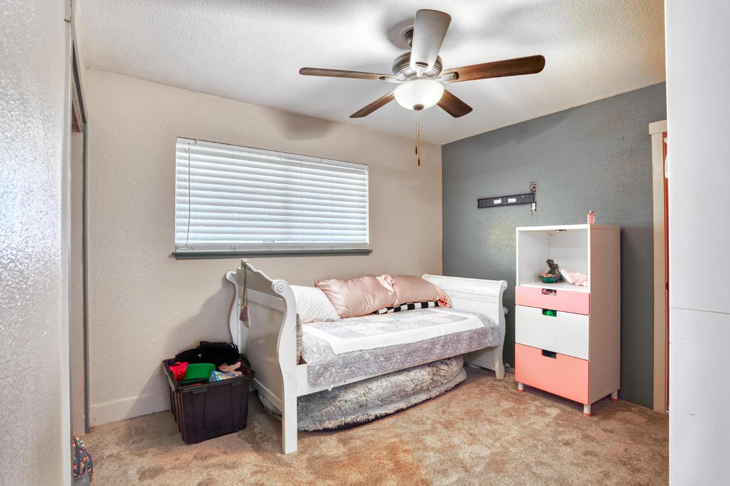 1842 E Palm Tree Ln, Manteca, CA 95336