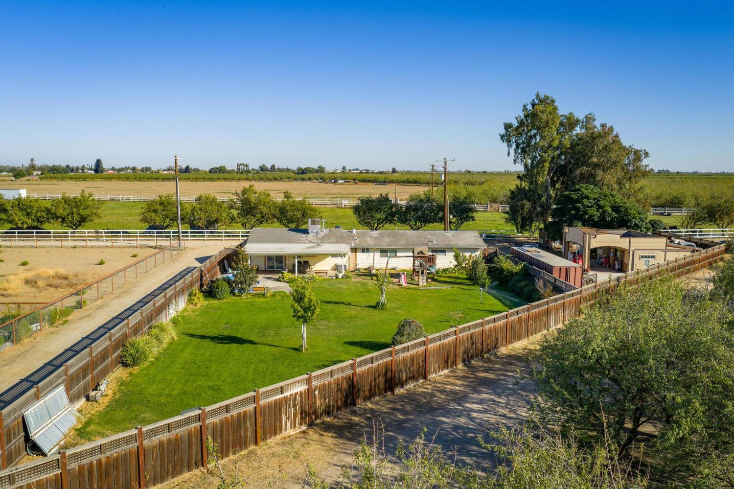 1842 E Palm Tree Ln, Manteca, CA 95336