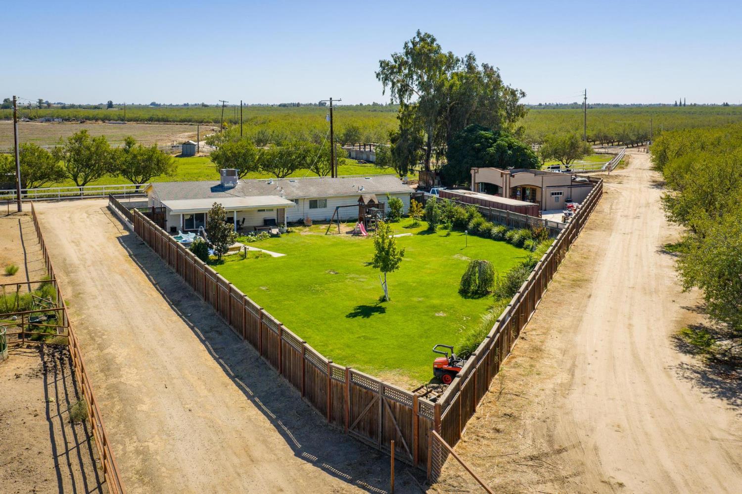 1842 E Palm Tree Ln, Manteca, CA 95336