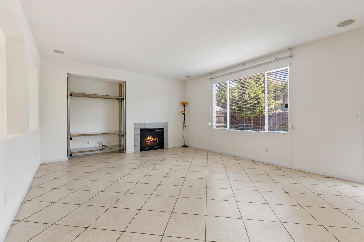 238 Romanov Ct, Patterson, CA 95363