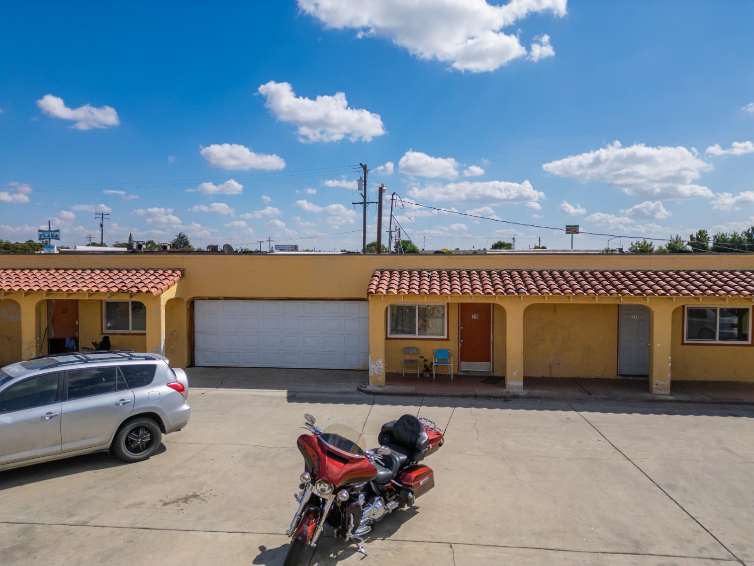 1407 W 16th St, Merced, CA 95340