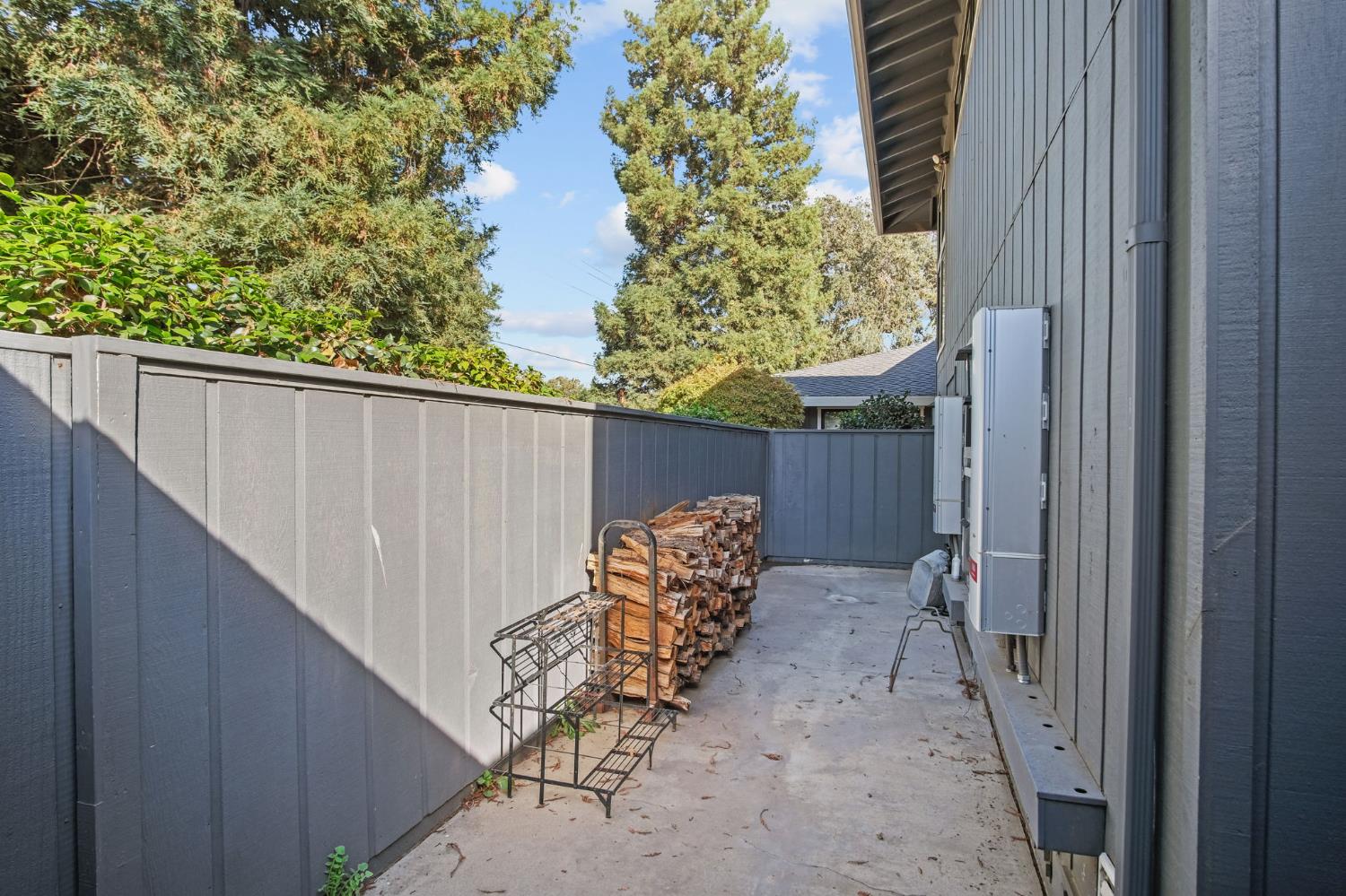 5030 River Rd, Oakdale, CA 95361