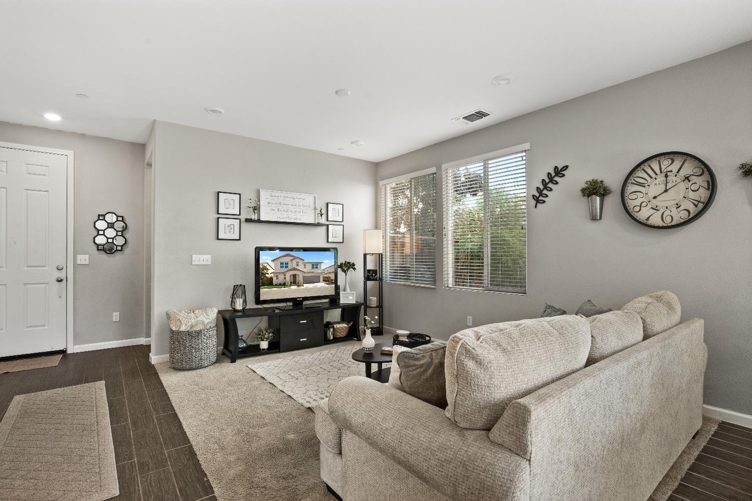 2241 Novi Dr, Riverbank, CA 95367