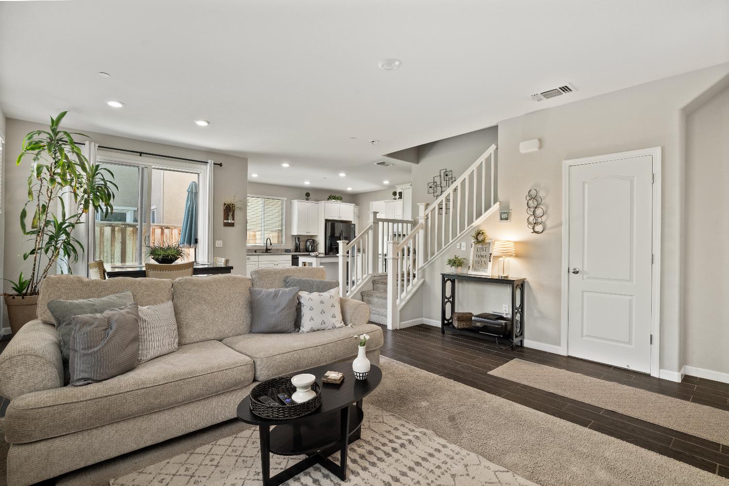 2241 Novi Dr, Riverbank, CA 95367