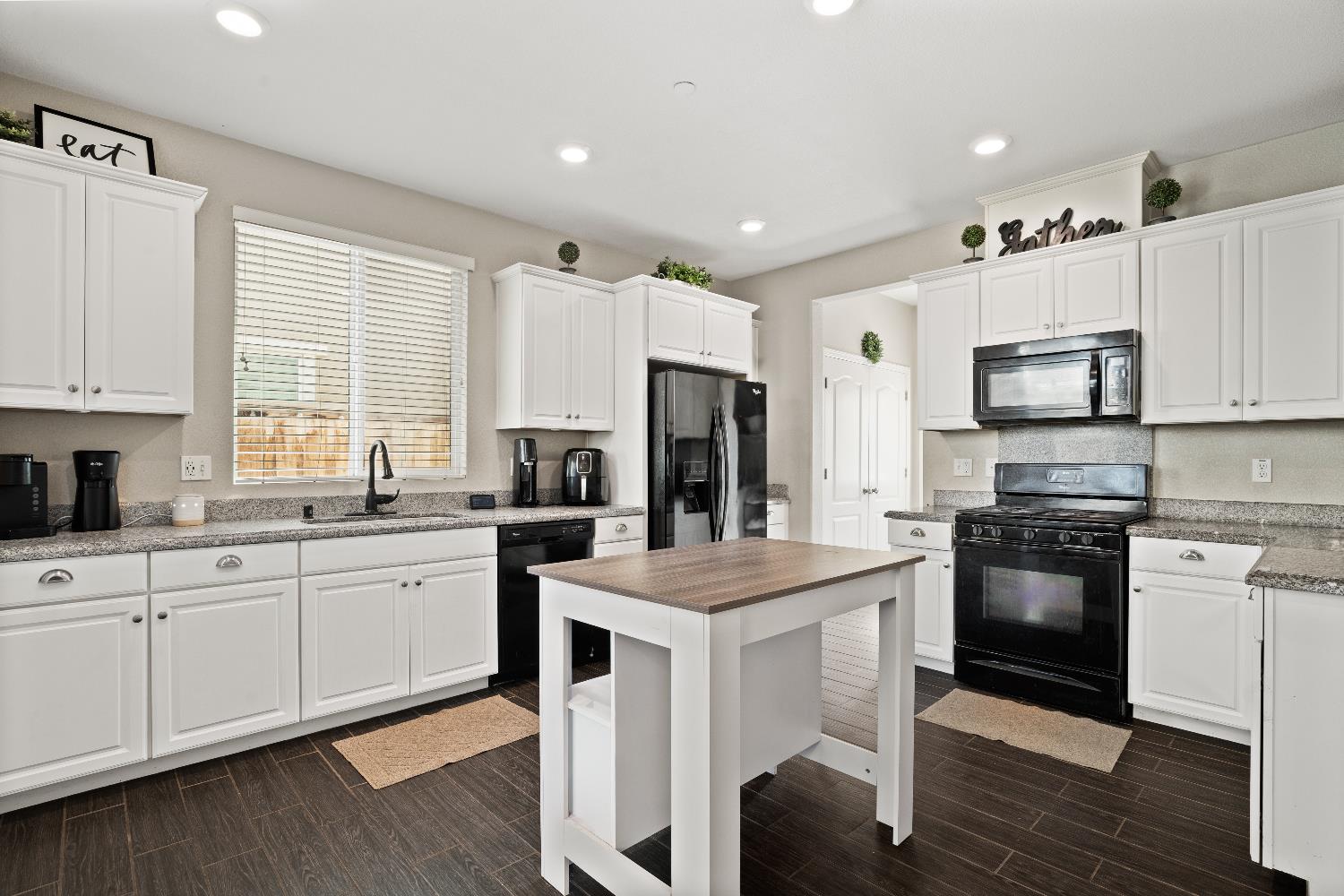 2241 Novi Dr, Riverbank, CA 95367